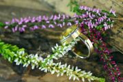 Hochzeit im Zeichen der Heide. Hier finden Sie einige Anregungen. © Gerhard Seybert, fotolia