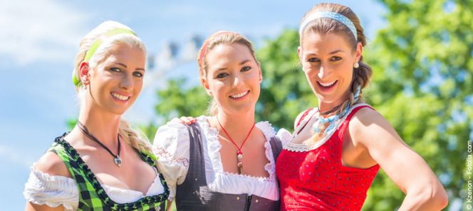 Rot und grün sind nicht nur beliebte Dirndl-Farben, sondern auch die Farben der Heidepflanzen